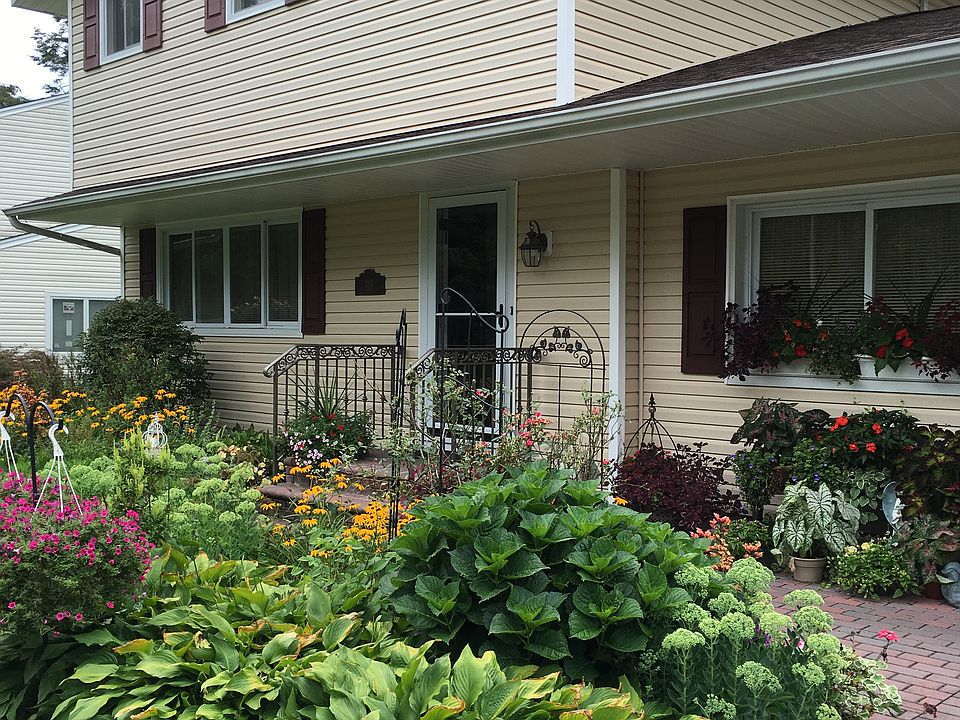 2nd image of 284 Mount Pleasant Rd