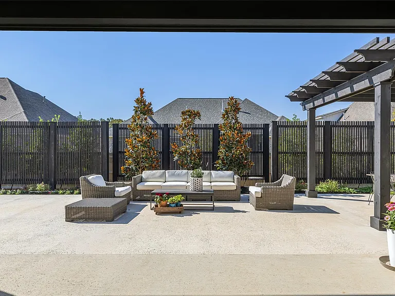 2033 Pebble Bend Dr — Photo 39