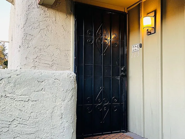 1701 W Tuckey Ln #225 — Photo 1