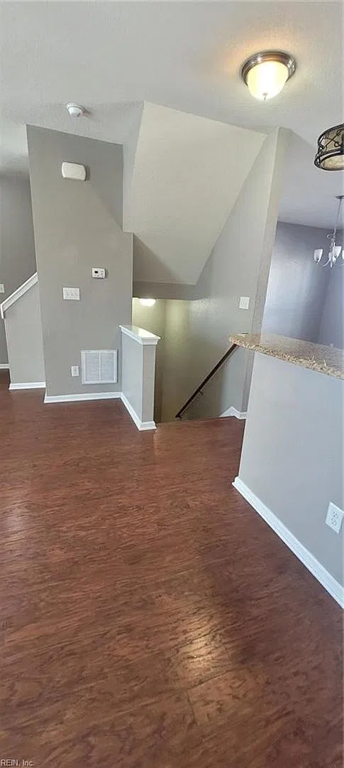 Beautiful home in GREAT location — Photo 4