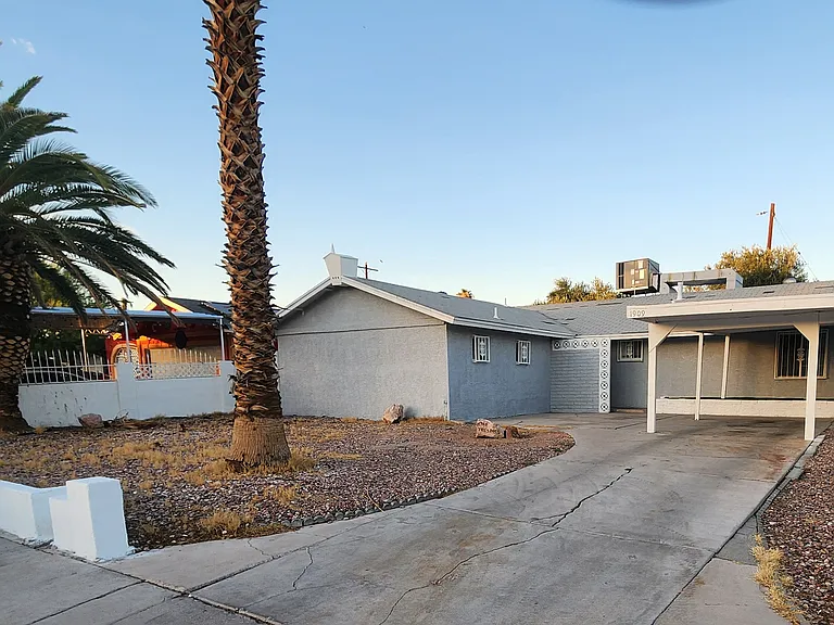 1909 Cherry Ln — Photo 1
