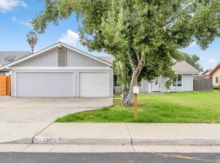 1359 Acacia Ct, Lemoore, CA 93245