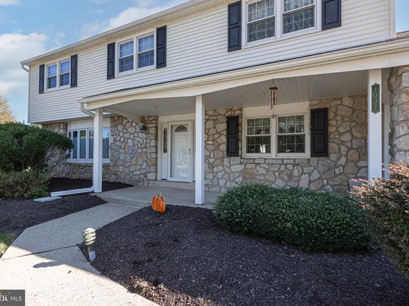1037 Queens Dr, Yardley, PA 19067