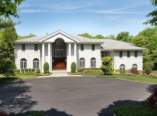 15 Tall Oaks Ct, Syosset, NY 11791