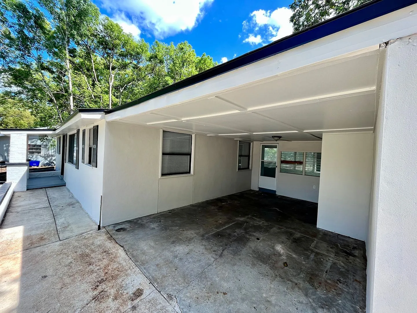 Renovated 3/1 w/carport and detached garage — Photo 2