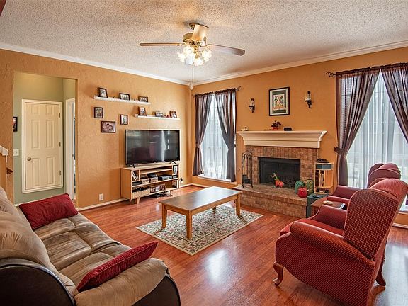 3rd image of 4630 Parkview Ln