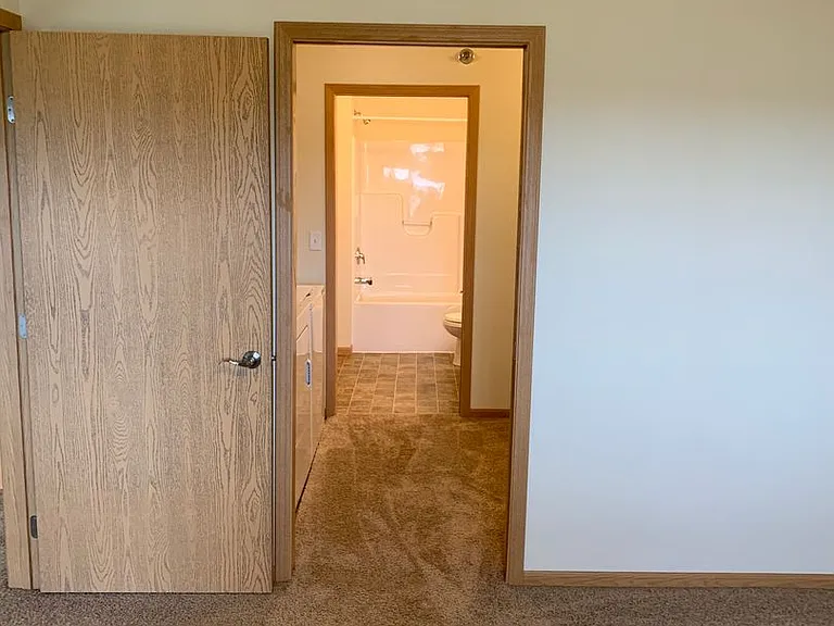 West Lake II Apartments — Photo 26