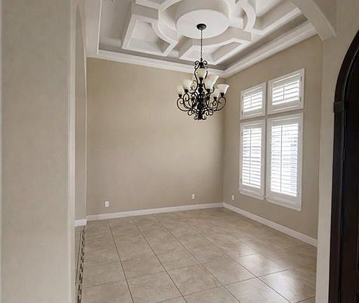 3rd image of 2020 Queens Ave