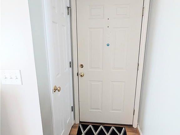 4th image of 7428 Riverview Knoll Ct