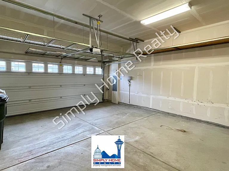 2420 Burlwood St NE — Photo 30