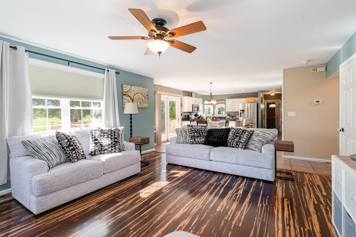 next background image