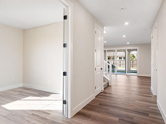 4th image of 10118 Byron Reeves Way