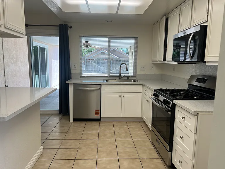 1084 E Evans St — Photo 6