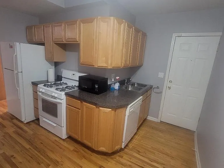 2848 N Christiana Ave — Photo 12