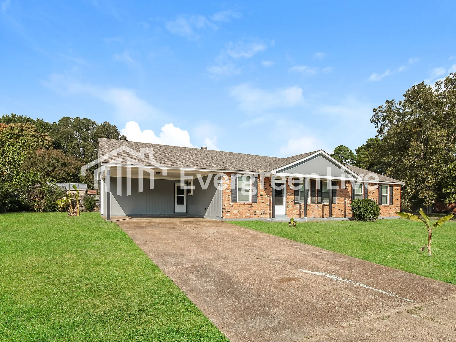 3 bed, 2.0 bath, 1556 sqft, $1,345 — Photo 2