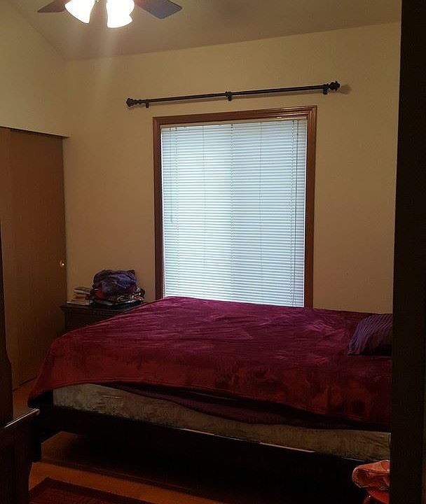 2nd image of 1607 201st St E