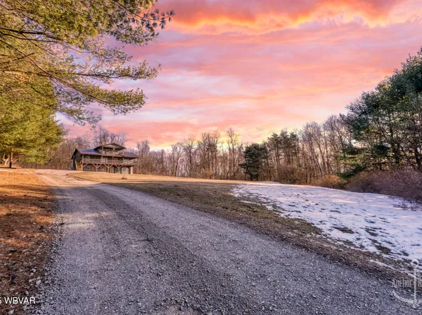 905 Dennison Dr, Jersey Shore, PA 17740