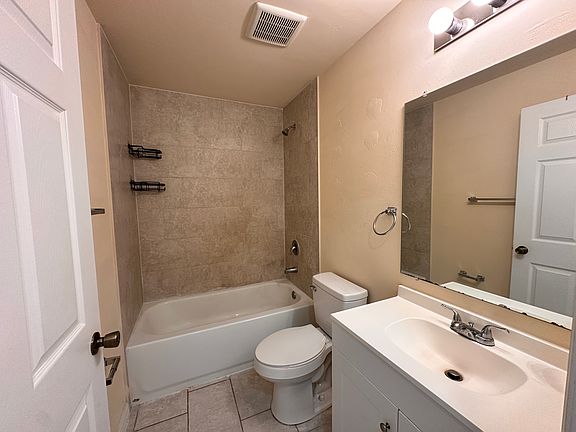 4th image of 642 SE 13th Ct