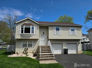 1 Wakefield Dr, Edison, NJ 08820