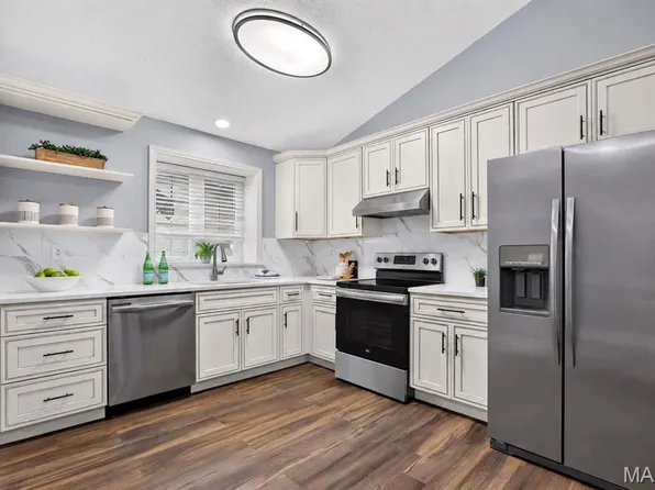12950 Autumn View Dr, Saint Louis, MO 63146