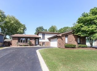 820 N Harrow Ct, Addison, IL 60101