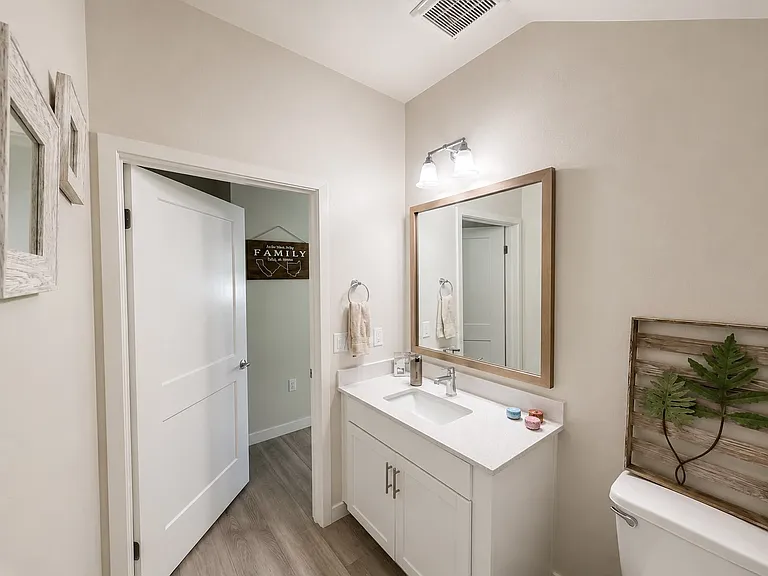 140 Farmhouse Dr #4 — Photo 9