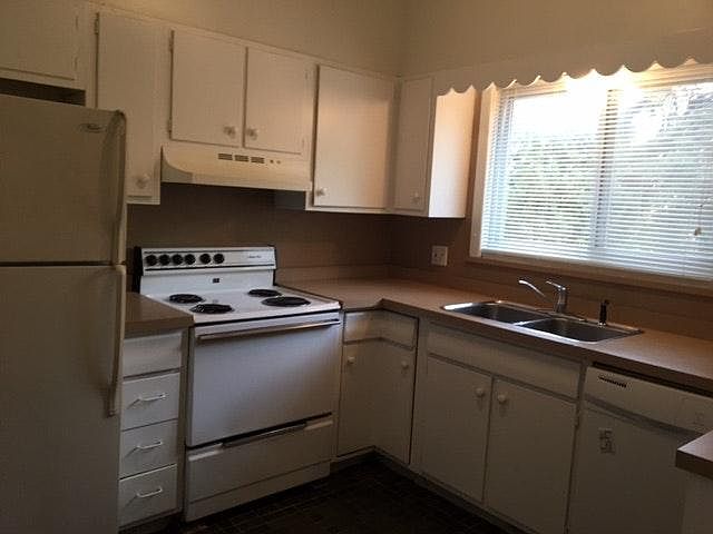 2nd image of 918 W Shiawassee St APT 3