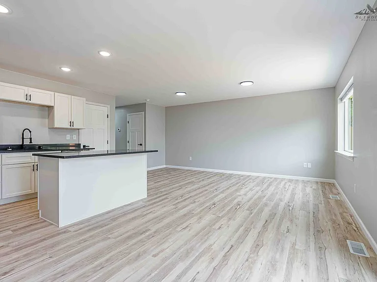 5943-5945 E Porcupine Ave — Photo 15