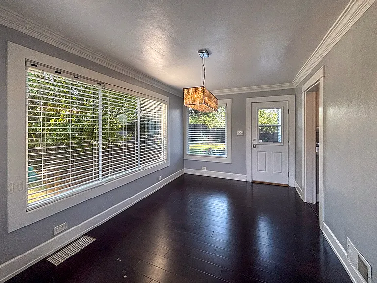 235 SE Lechner St — Photo 14