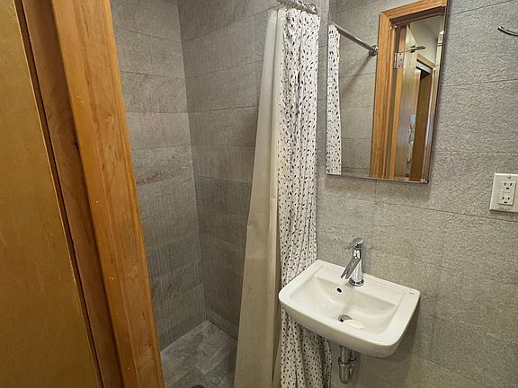 5th image of 102 Bayard St #2L