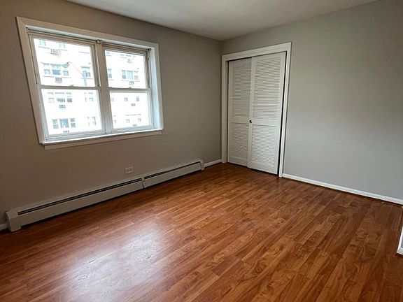 5th image of 2951 Thatcher Ave #29591N