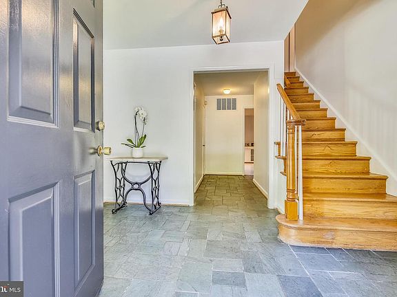 3rd image of 630 Aster Blvd