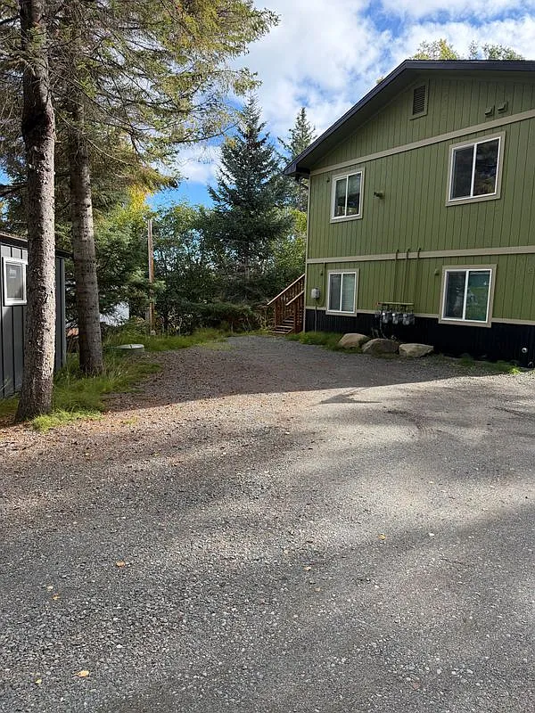 3 bed, 2.0 bath, 1080 sqft, $2,250 — Photo 2