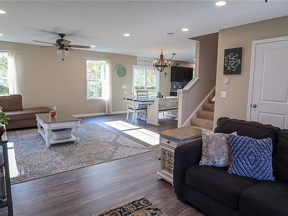 4th image of 3284 Brentwood Dr