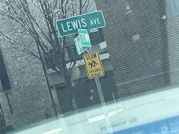 5th image of 2820 Lewis Ave