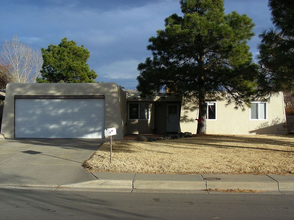 728 Maxine St. NE