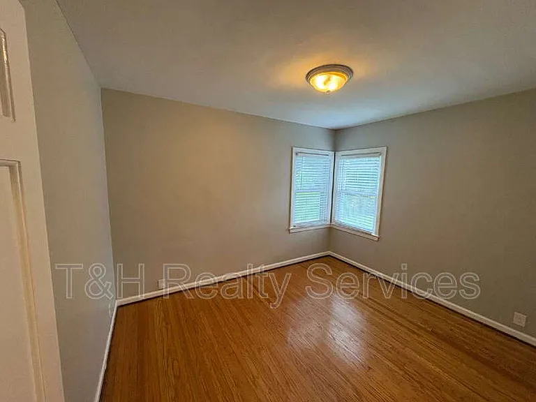 5302 E Saint Joseph St — Photo 11