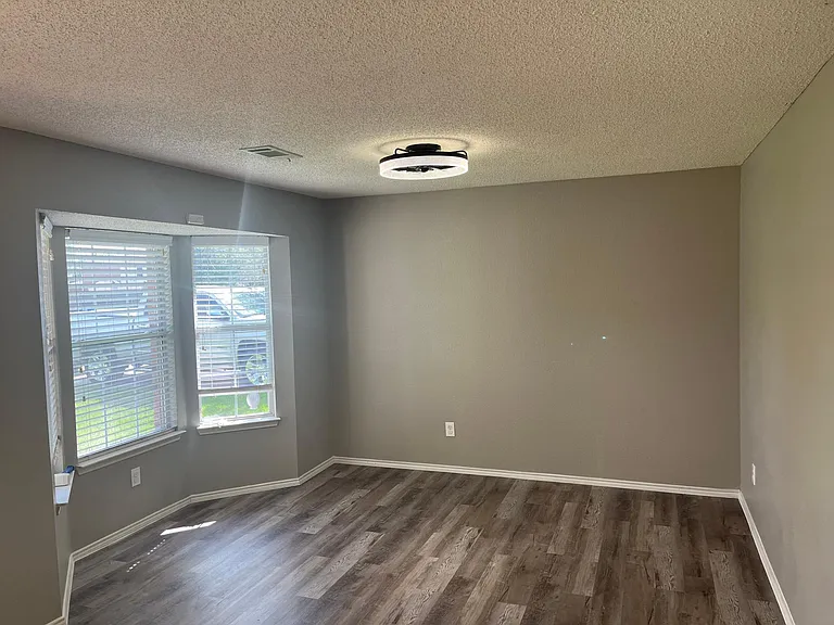 4405 Carriage Lane Cir — Photo 11