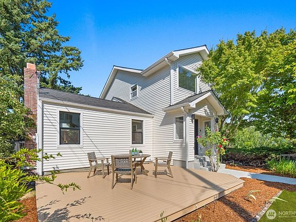 3rd image of 3642 37th Avenue W