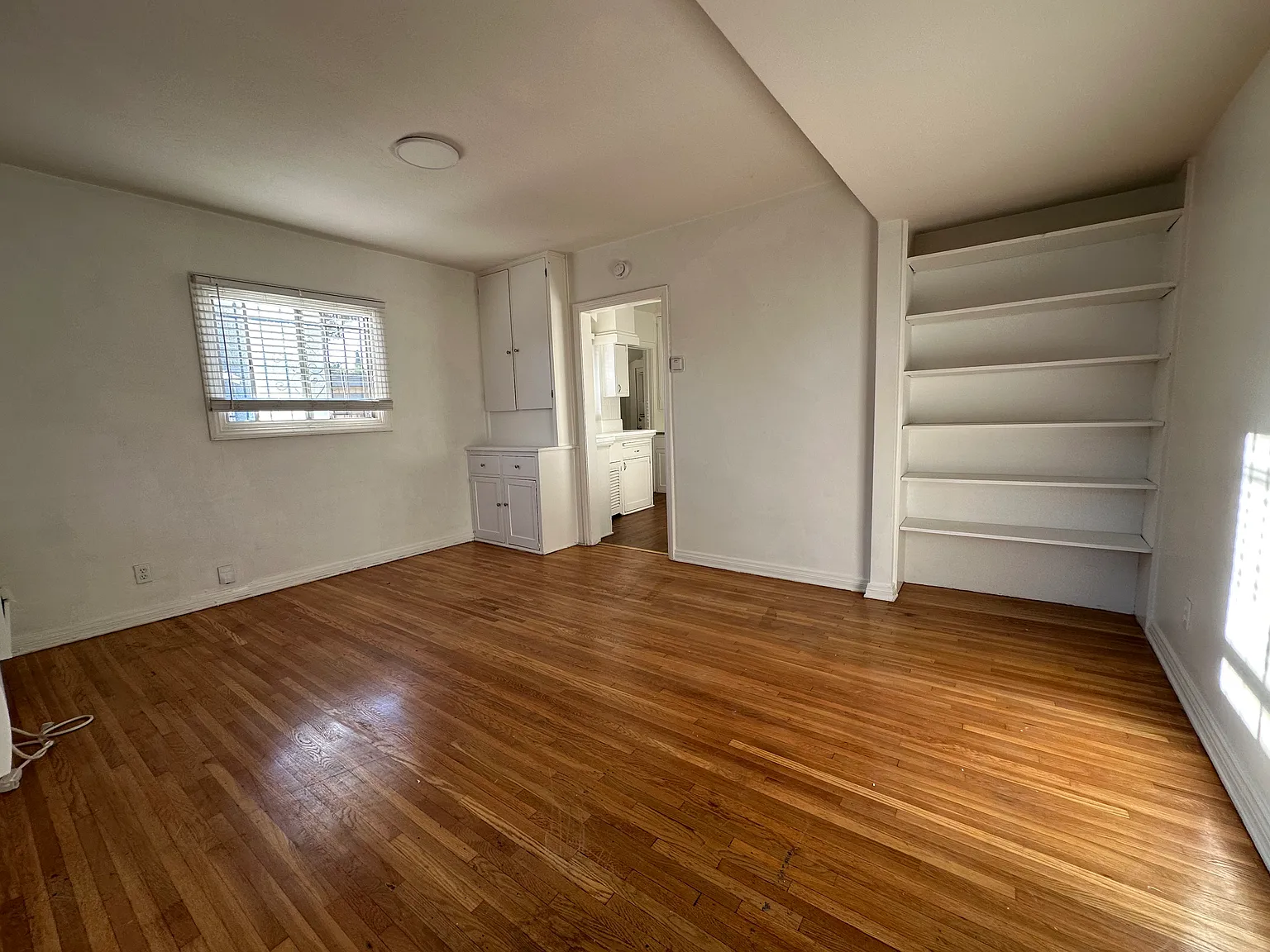 2 bed, 850 sqft, $2,600 — Photo 3