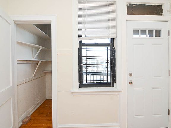 5th image of 3943 N Janssen Ave APT 3N