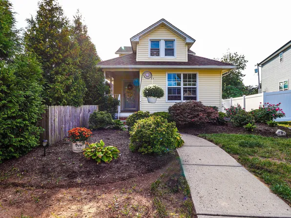 966 Woodmere Dr, Keyport, NJ 07735