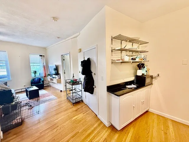 392 Commercial St #2 — Photo 8