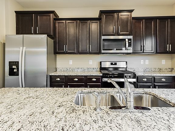 5th image of 1008 Park View Dr