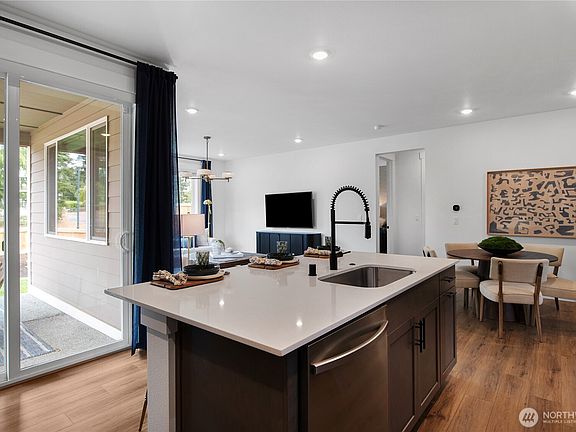 4th image of 592 Sunbeam Place