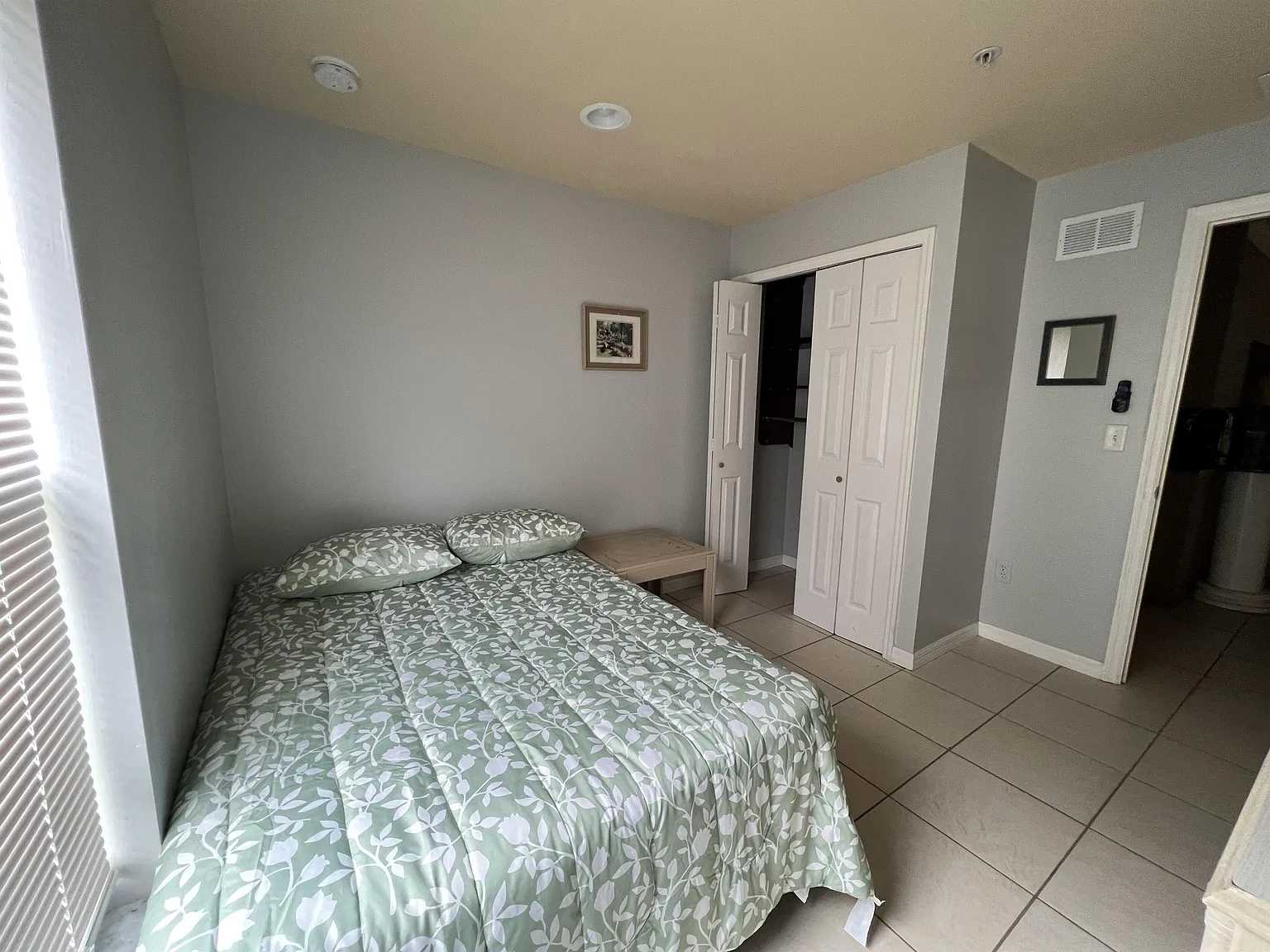 2925 Montclaire Ave — Photo 3