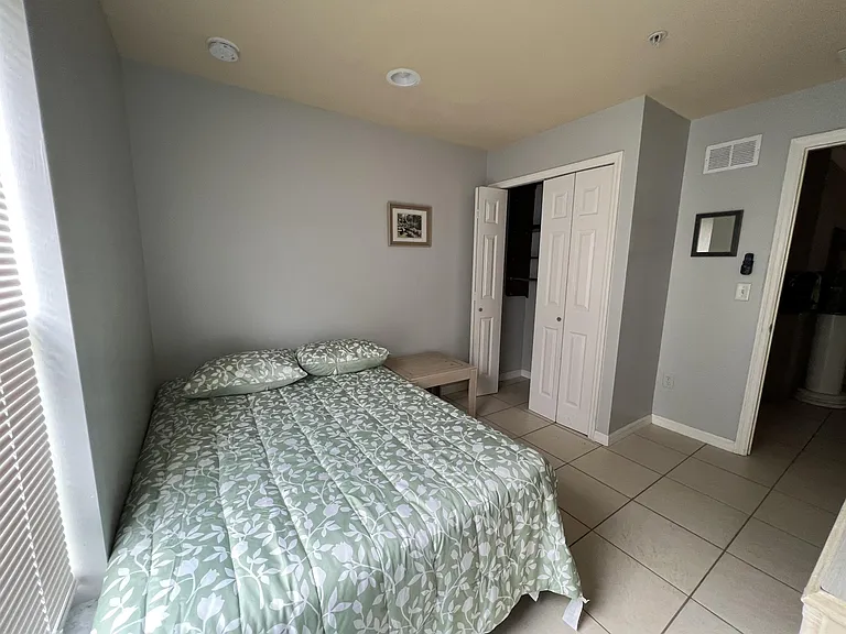 2925 Montclaire Ave — Photo 3