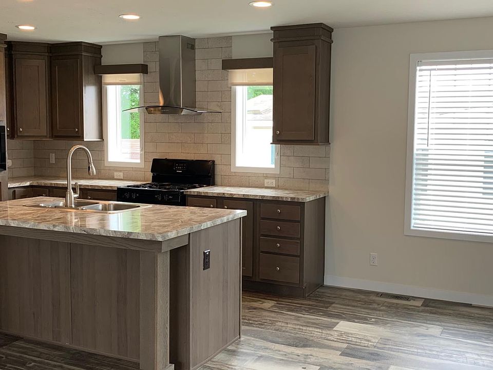 1st image of 58744 Morning Glory Ave