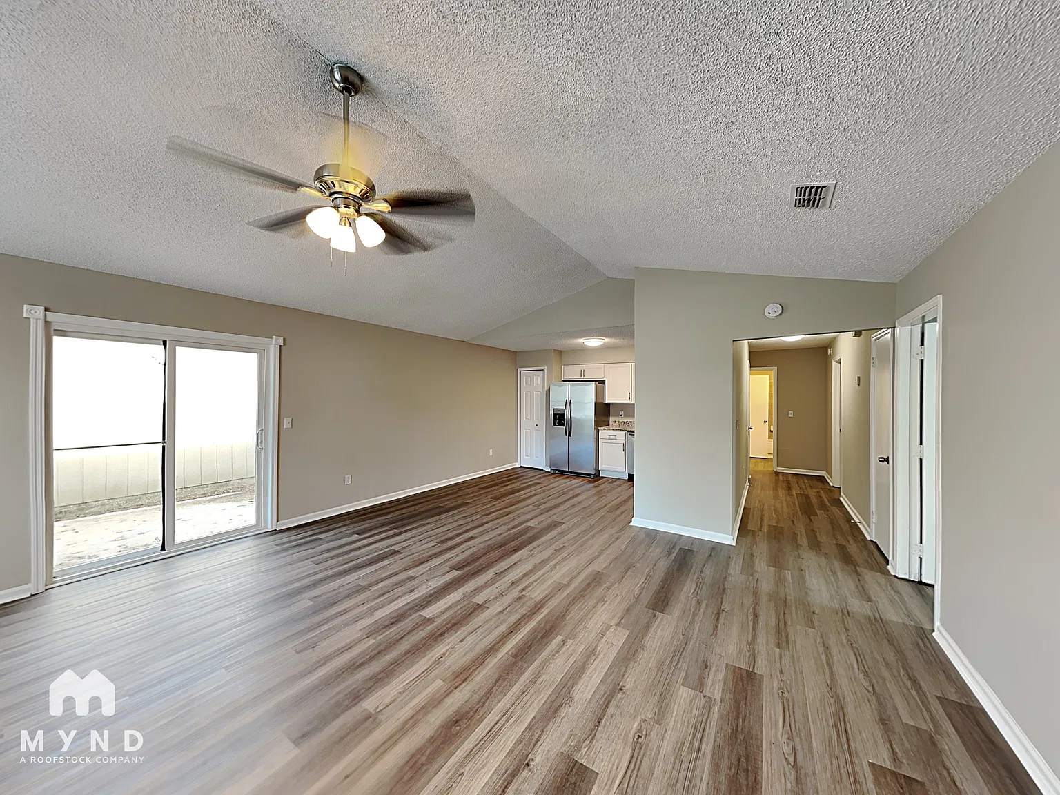 3 bed, 2.0 bath, 1361 sqft, $1,779 — Photo 2