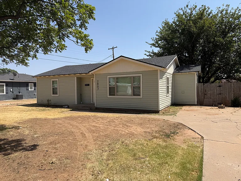 2807 W 10th St — Photo 1